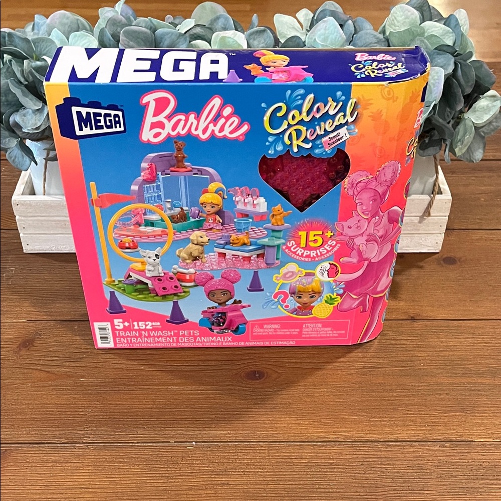 NWT Barbie Mega Color Reveal Train n’ Wash Building Set
